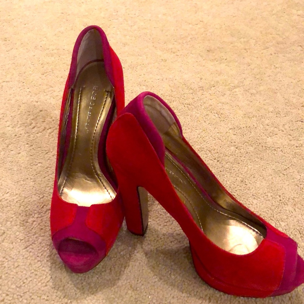 SMOKING HOT 🔥 BCBG red heels with hot pink trim!